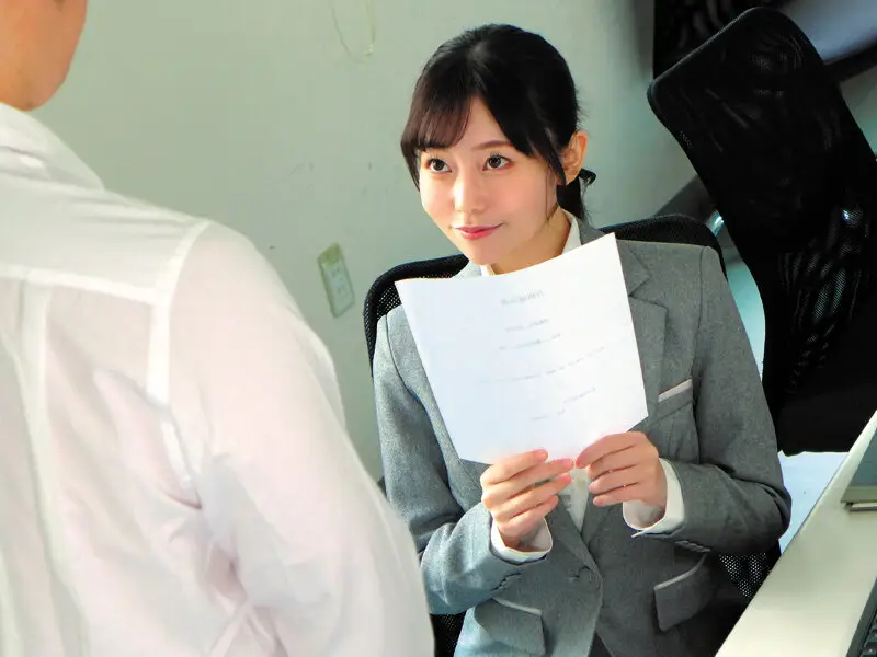 生徒の僕と淫行したことがバレて学校をクビになった女教師と5年ぶりに再会 舌と舌を絡め合わせずっと使ってないチ○ポとマ○コが合体しまくり夜明けまで何度も生中出し 秋元さちか｜dvaj00678