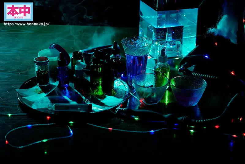 七瀬アリスの体内に10種類の媚薬を注入！どんどん下品にキマりまくる7変化 濃縮媚薬マン汁だらだらで相手のチ●ポもキマって止まらない中出しと射精30発｜hmn00707