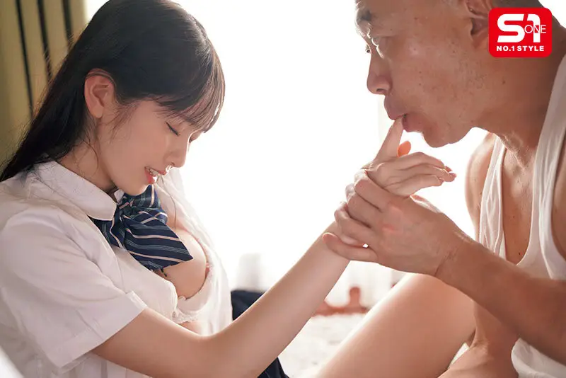 限りなく透明に近い純白少女 白上咲花 1年のすべて。12作品コンプリート初ベスト｜ofje00531