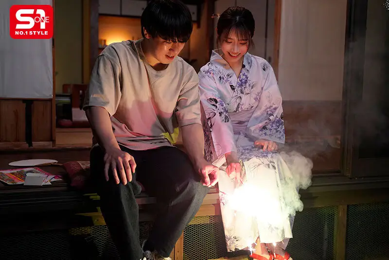 8月26日 花火大会の夜 ずっと両片想いだった僕らは結ばれ 十数年分の’好き’をぶつけ合うように身体を貪り合った 河北彩伽｜sone00853